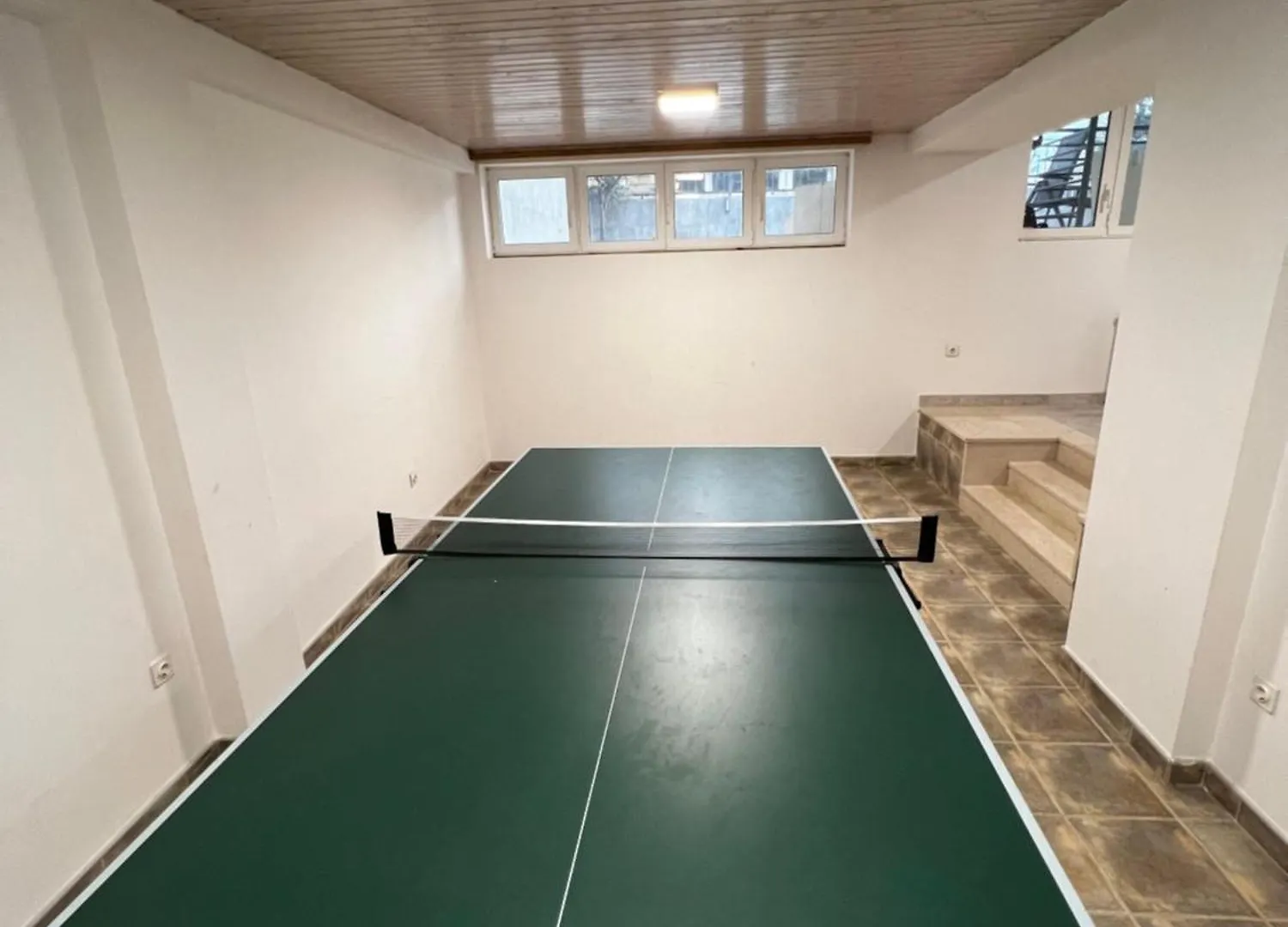 Villa Arena - Pool Table, Table Tennis, Darts & More Póla